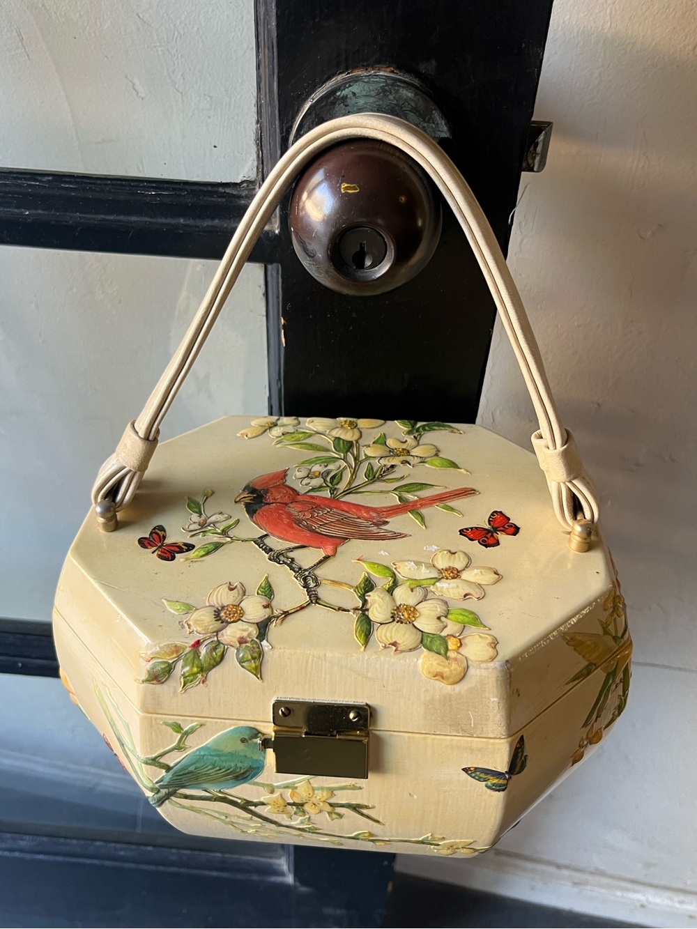 Beautiful Vintage 60’s 70’s Raised Decoupage Painted Bird Theme Wood Handbag